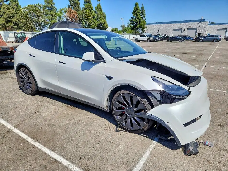2022 Tesla Model Y VIN 7SAYGDEF2NF336750 фото 4