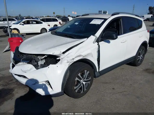 2017 Toyota RAV4 LE VIN JTMZFREV4HJ103863 фото 2
