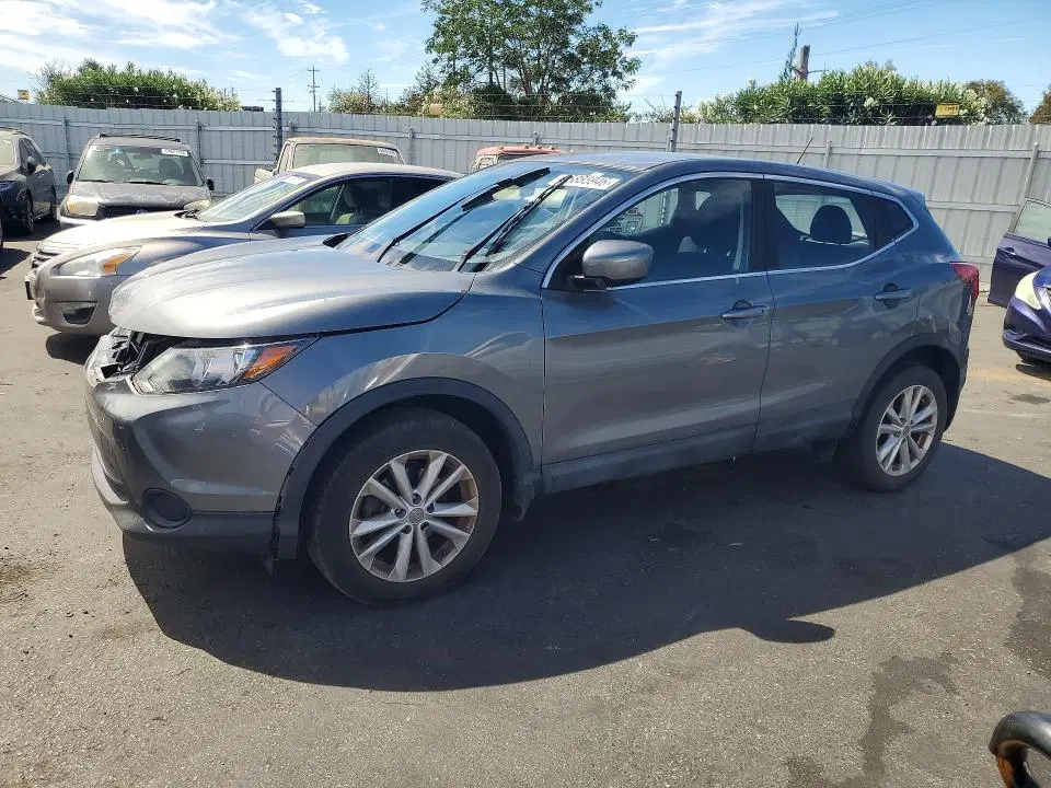 JN1BJ1CP9JW196168 — 2018 Nissan Rogue Sport, Front End, фото до ремонта