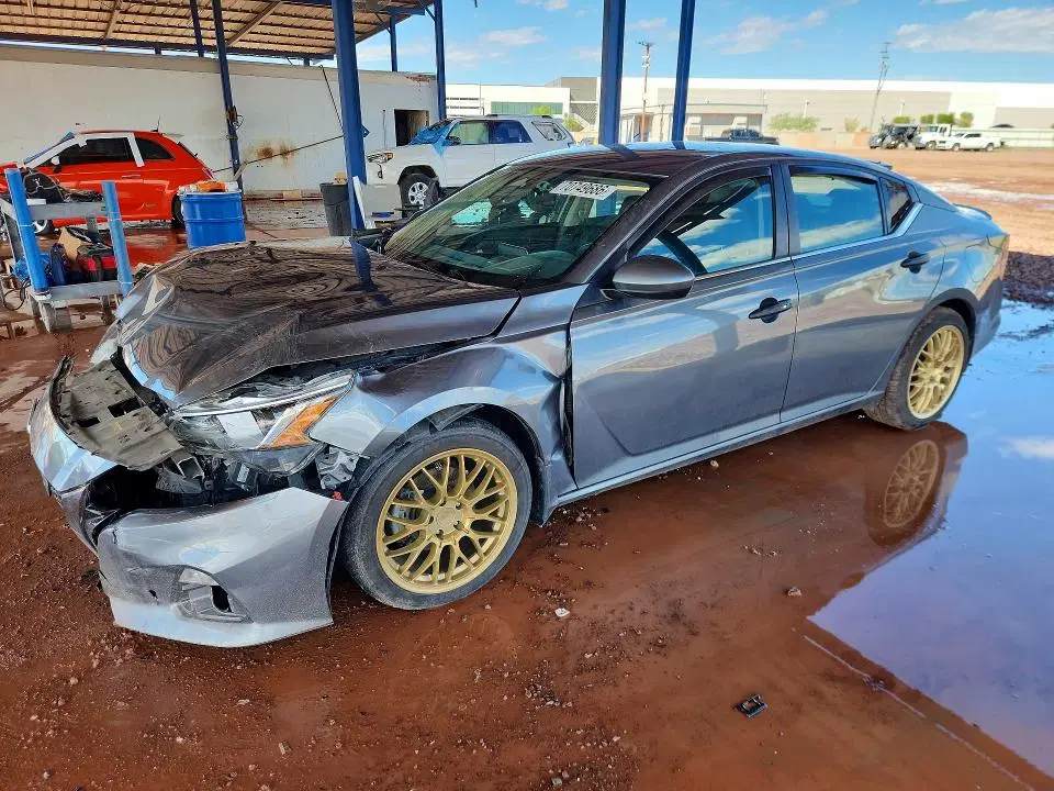 1N4BL4BVXKC192955 — 2019 Nissan Altima, Front End, фото до ремонта