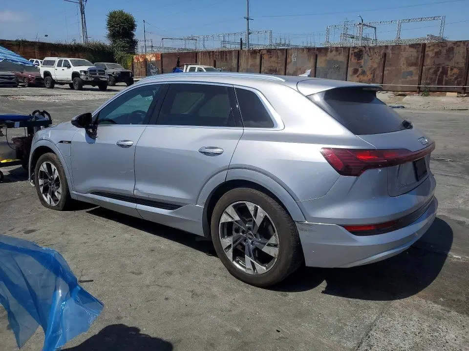 2022 AUDI E-TRON VIN WA1AAAGEXNB031240 фото 2