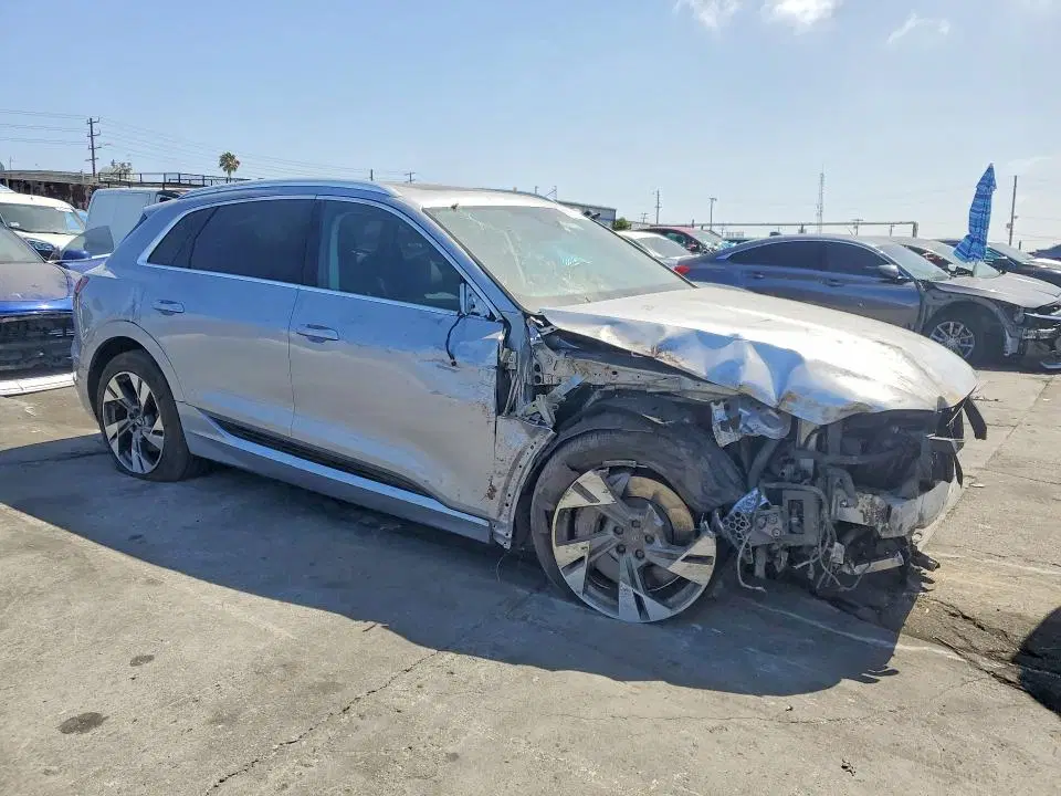 2022 AUDI E-TRON VIN WA1AAAGEXNB031240 фото 4