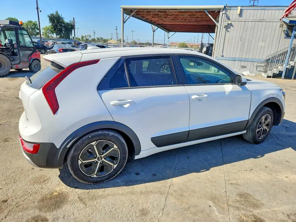 2025 KIA Niro VIN KNDCP3LE3S5285820 фото 3