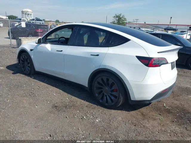2022 Tesla Model Y Performance Dual Motor All-wheel Drive VIN 7SAYGDEF4NF309033 фото 3