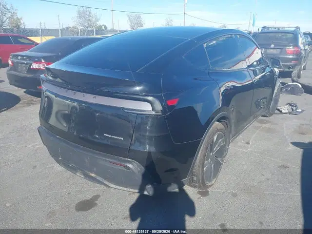 2026 Tesla Model Y All-wheel Drive/long Range Launch Series/premium All-wheel Drive VIN 7SAYGDEE1TF377004 фото 4