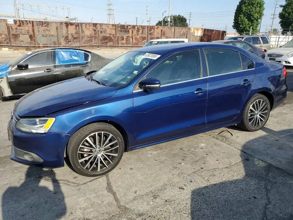 3VWLP7AJ4CM381133 — 2012 Volkswagen Jetta, VANDALISM, фото до ремонта