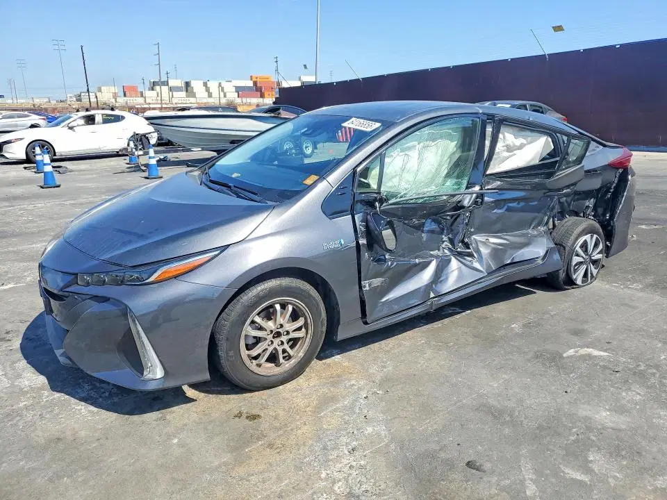 JTDKARFP9K3113588 — 2019 Toyota Prius Prime, Боковая часть, фото до ремонта