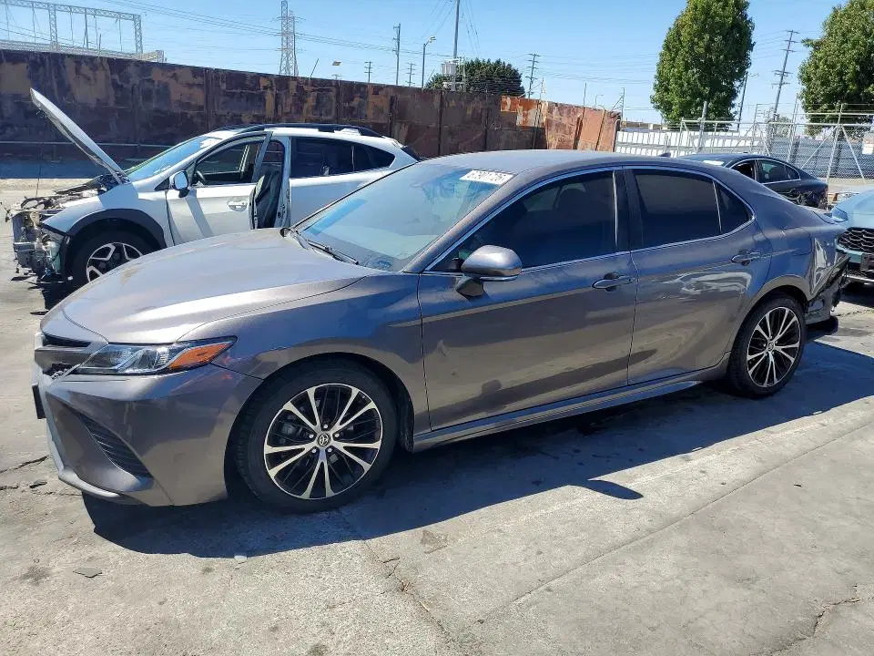 4T1M11AK7LU398806 — 2020 Toyota Camry, Задняя часть, фото до ремонта