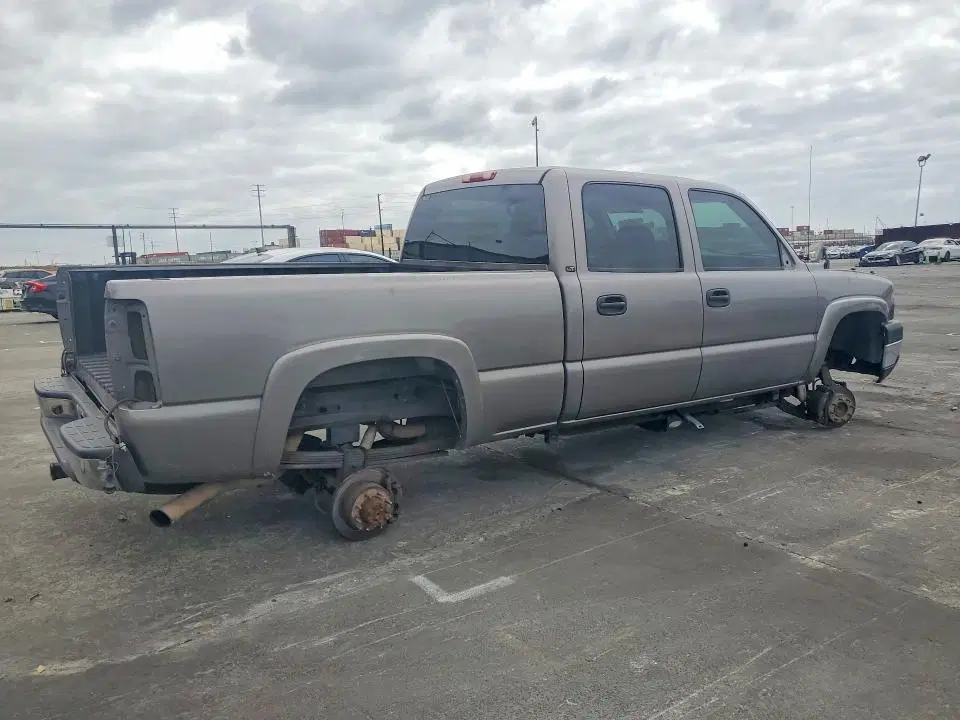 2006 CHEVROLET SILVERADO VIN 1GCHC23U26F146524 фото 3