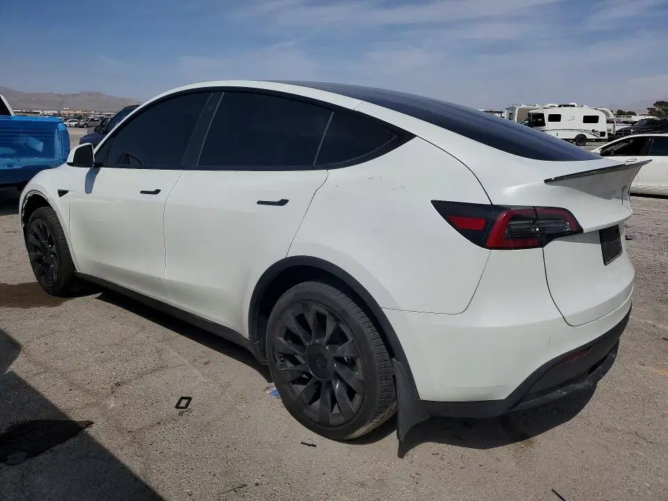 2023 Tesla Model Y VIN 7SAYGDEE1PA099479 фото 2