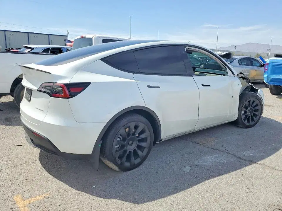 2023 Tesla Model Y VIN 7SAYGDEE1PA099479 фото 3
