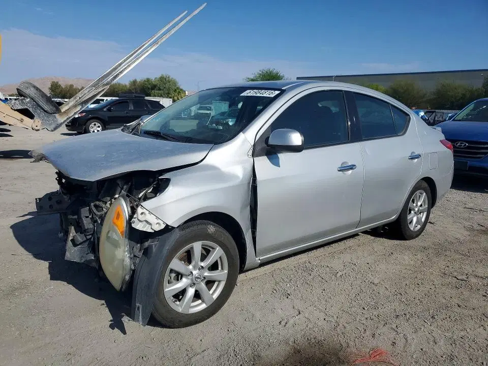 3N1CN7AP3EL853928 — 2014 Nissan Versa, Передняя часть (Front End), фото до ремонта