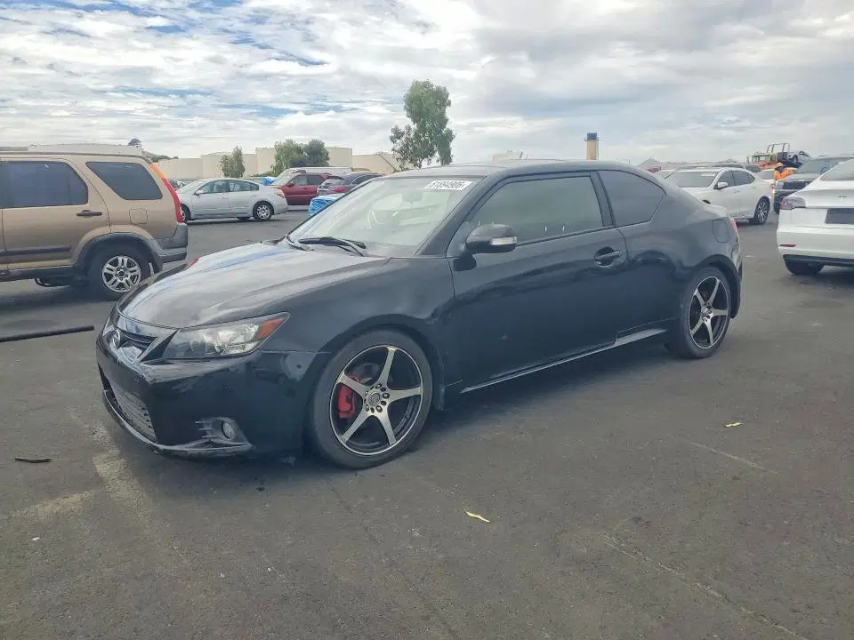 JTKJF5C78D3062655 — 2013 Scion TC, MINOR DENT/SCRATCHES, фото до ремонта