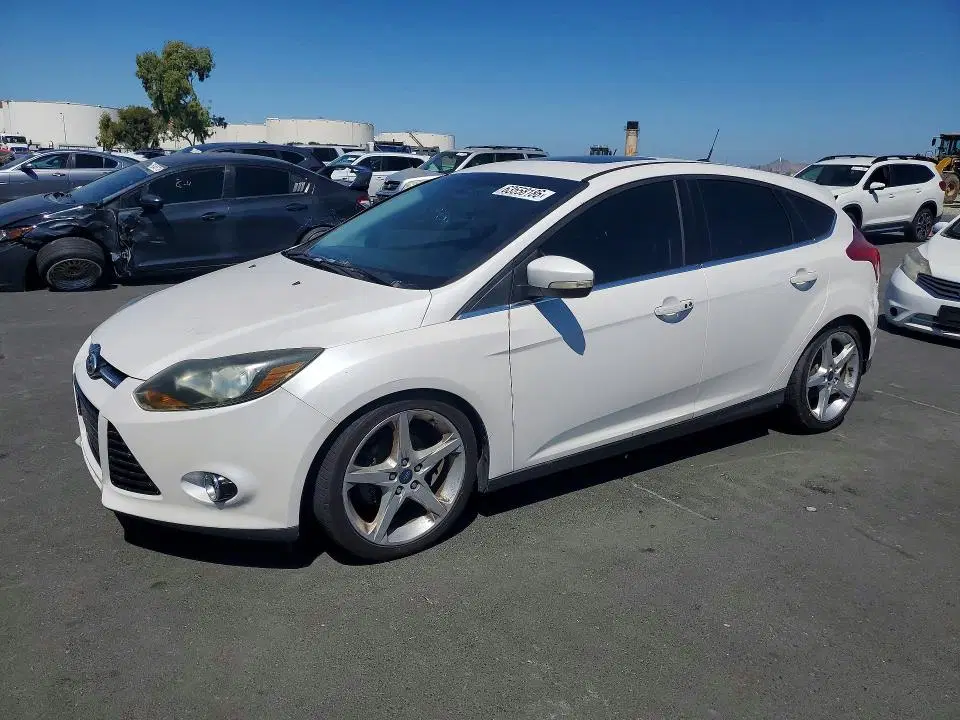1FADP3N28EL176623 — 2014 Ford Focus, Мелкие вмятины и царапины, фото до ремонта