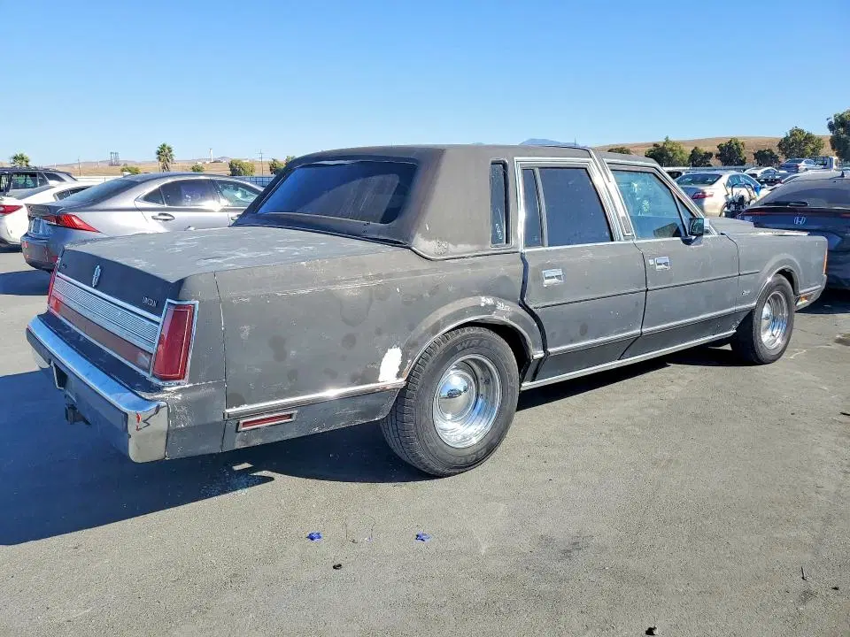 1989 LINCOLN TOWN CAR VIN 1LNBM81F6KY799667 фото 3
