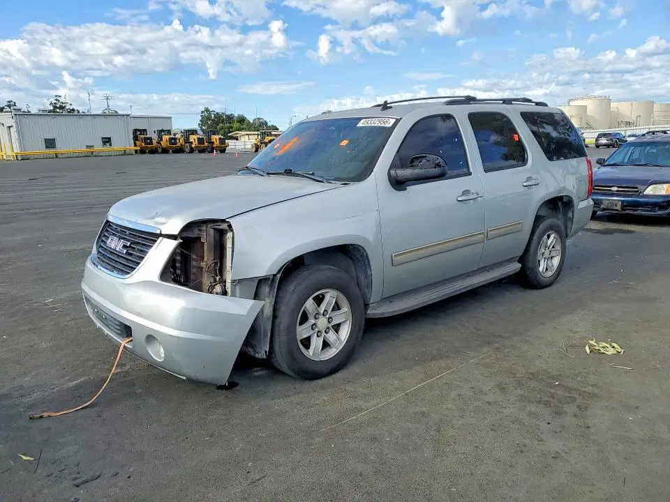 1GKS2CE06BR229802 — 2011 GMC Yukon, VANDALISM, фото до ремонта