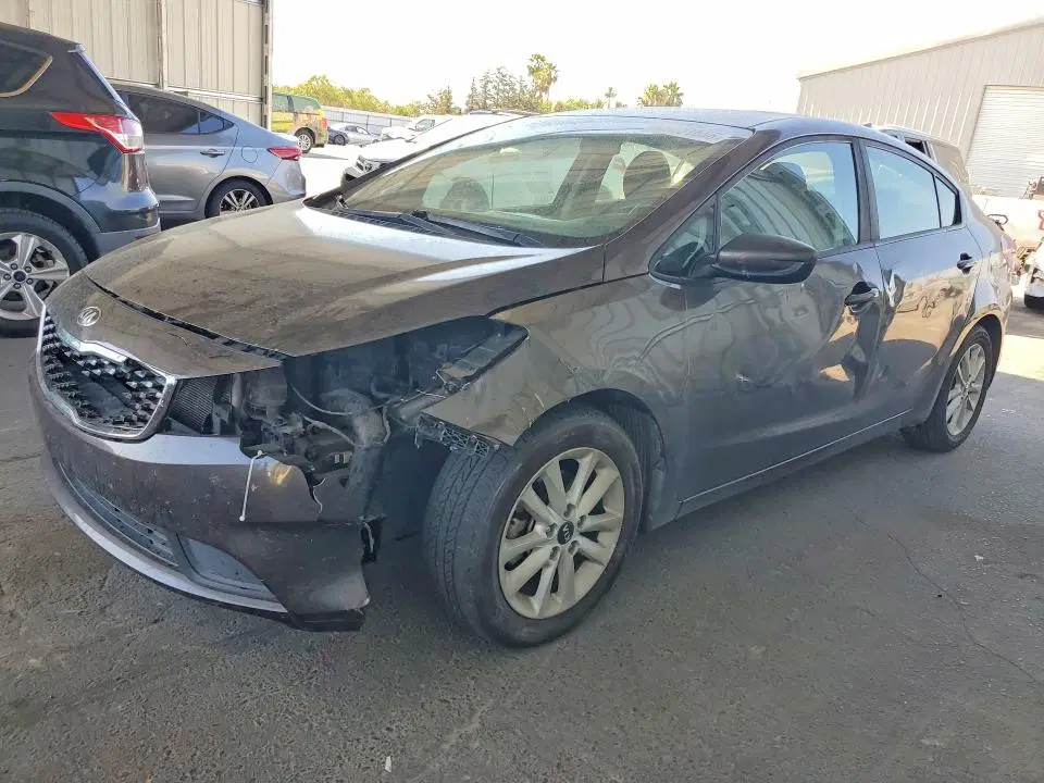 3KPFL4A75HE132923 — 2017 Kia Forte, Front End, фото до ремонта