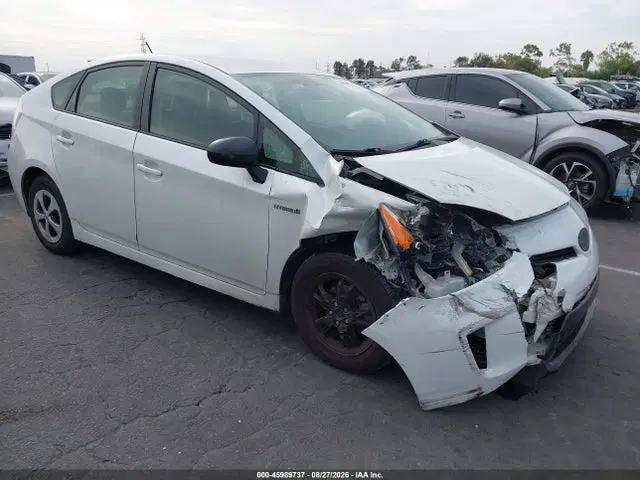 JTDKN3DU2F1929621 — 2015 Toyota Prius Two, Front End, фото до ремонта