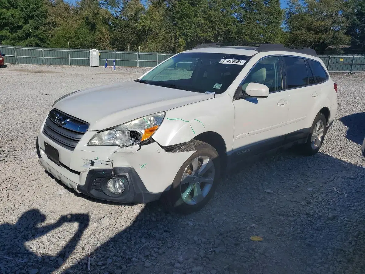 4S4BRDKC7D2206015 — 2013 Subaru Outback, передняя часть, фото до ремонта
