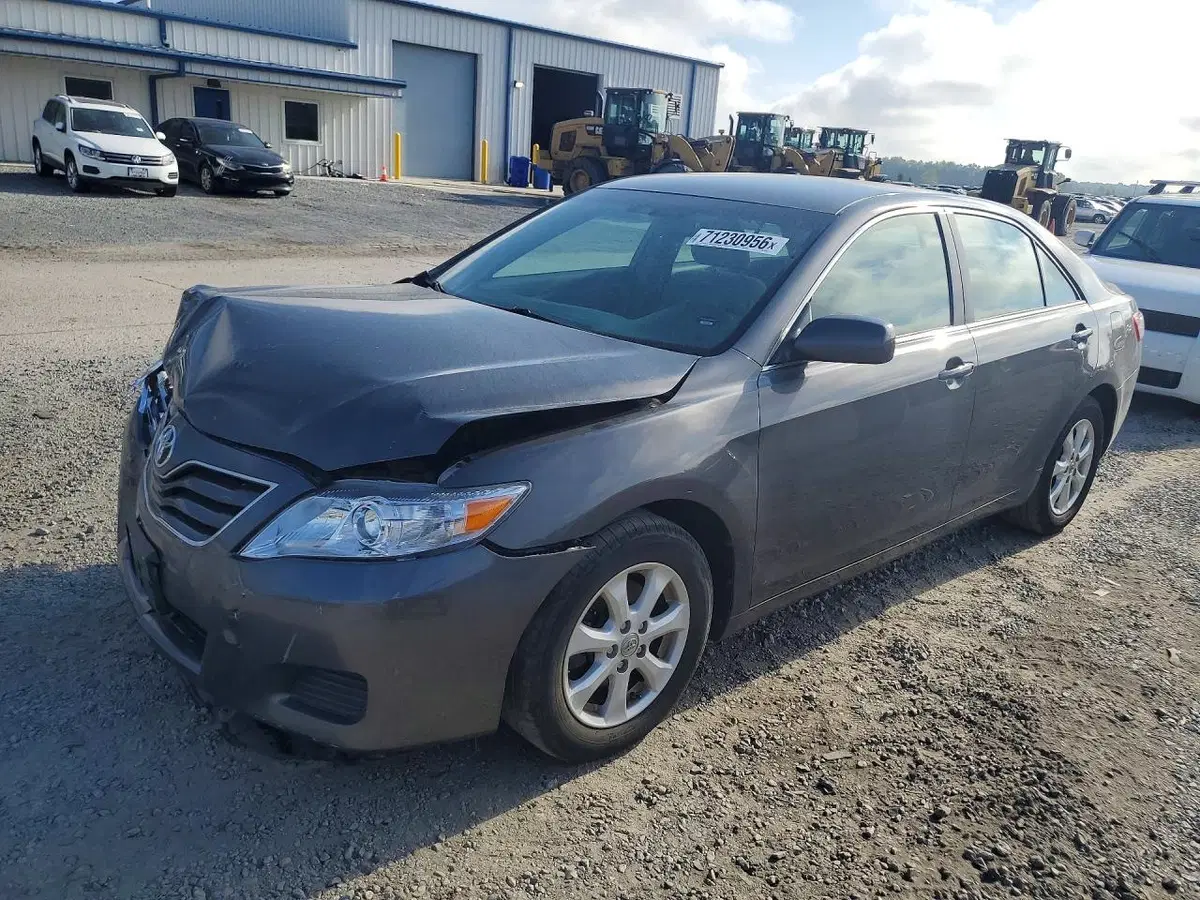 4T4BF3EK7AR075647 — 2010 Toyota Camry, Передняя часть, фото до ремонта