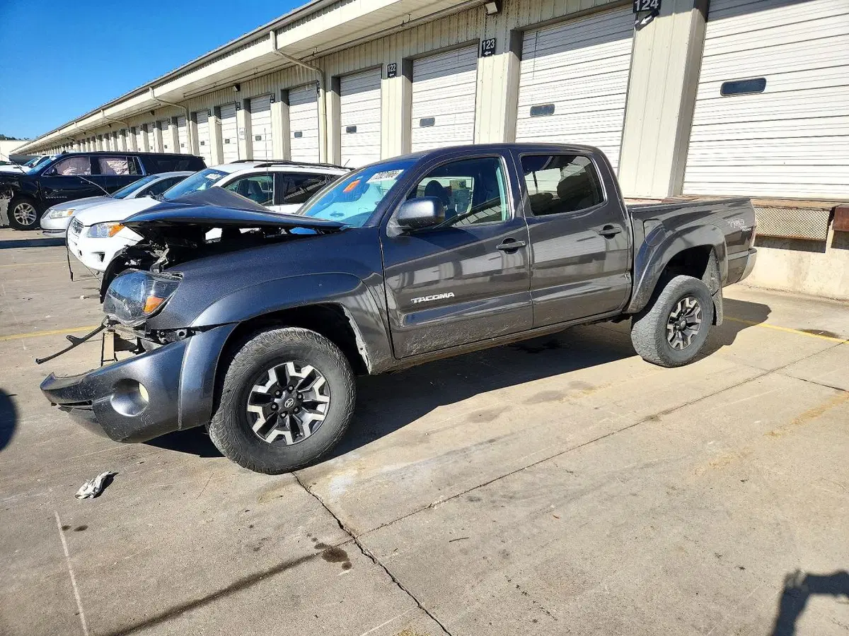 3TMLU4EN9AM053968 — 2010 Toyota Tacoma, передняя часть, фото до ремонта