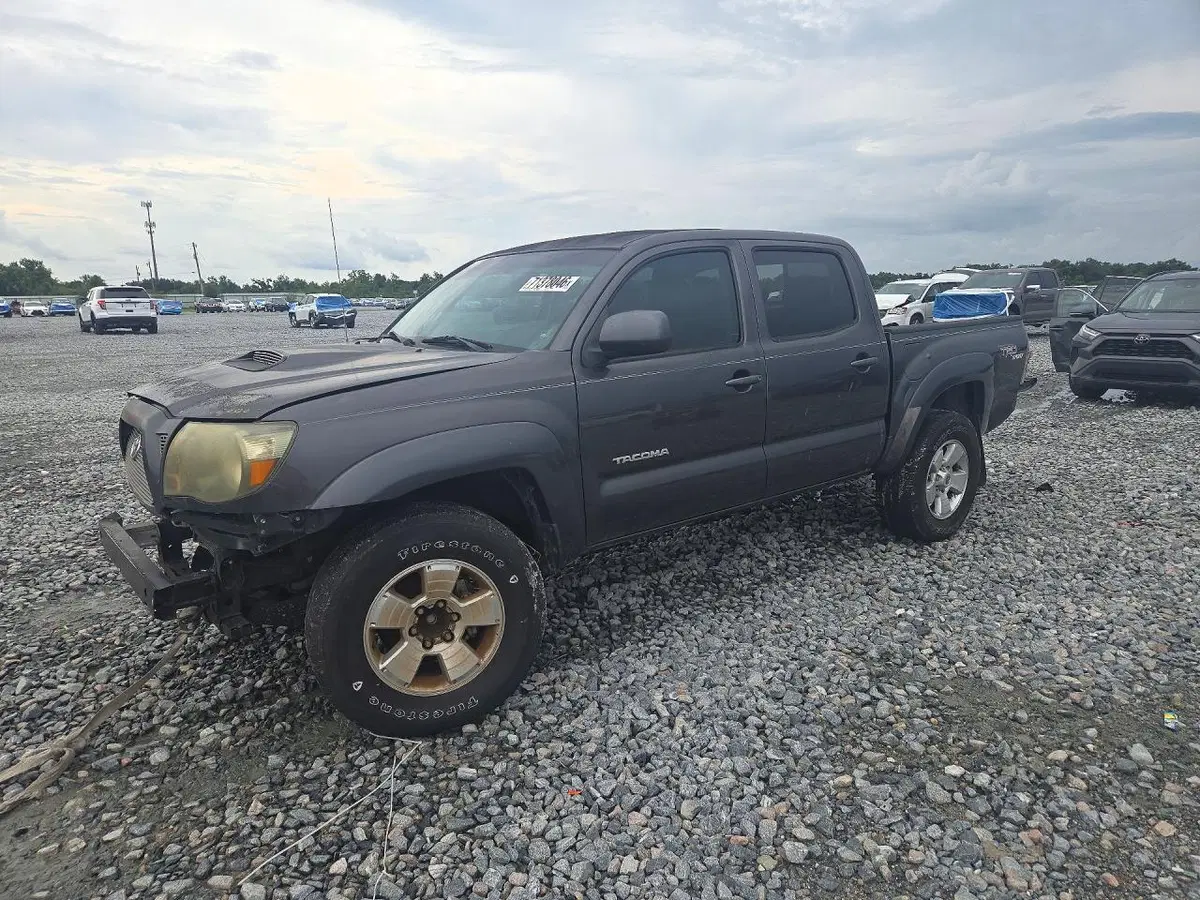 3TMJU4GN1BM117703 — 2011 Toyota Tacoma, передняя часть, фото до ремонта