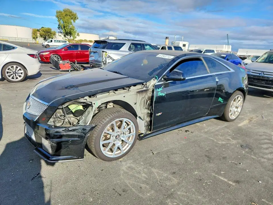 1G6DV1EP2B0140863 — 2011 Cadillac CTS-V, FRONT END, фото до ремонта