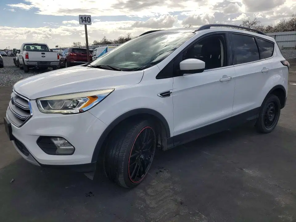 1FMCU0HD9JUA72166 — 2018 Ford Escape, Minor Dent/scratches, фото до ремонта