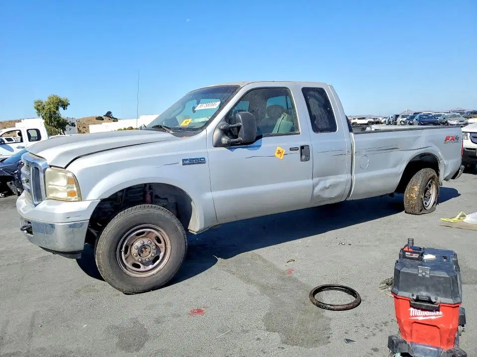 1FTSX21566EA88073 — 2006 Ford F250, UNDERCARRIAGE, фото до ремонта