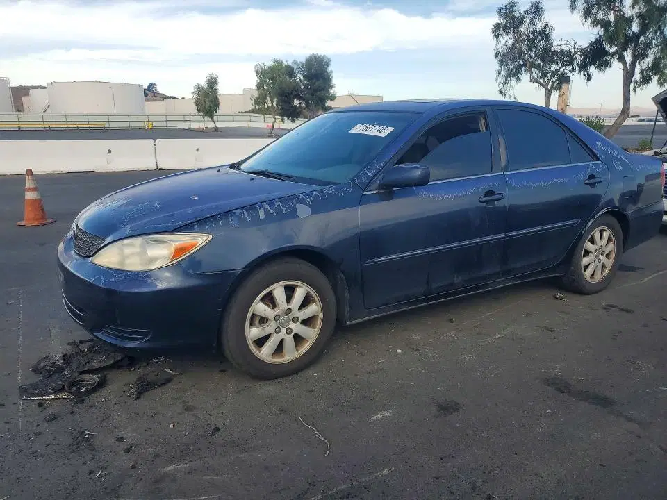 4T1BE30KX2U625722 — 2002 Toyota Camry, SIDE, фото до ремонта