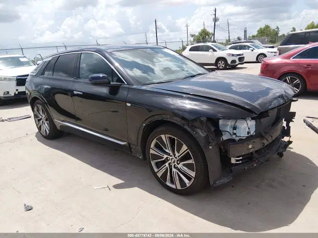 1GYKPMRKXPZ000345 — 2023 Cadillac Lyriq Rwd Luxury, Front End, фото до ремонта