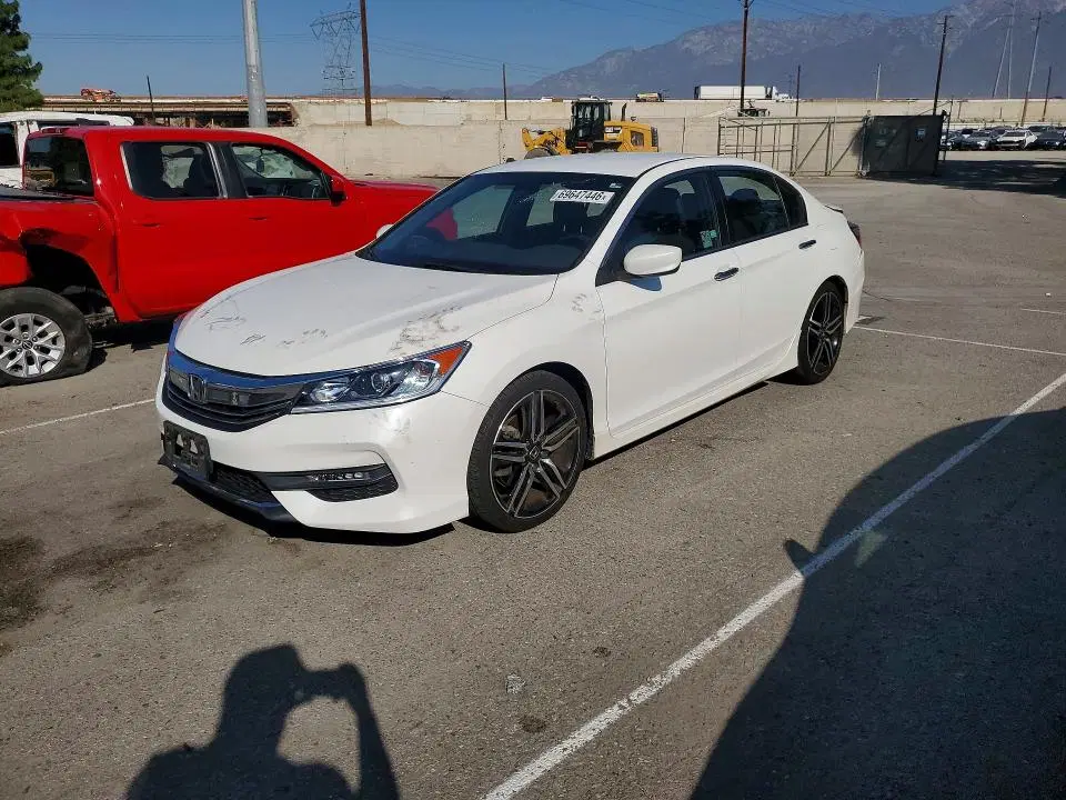 1HGCR2F57GA056962 — 2016 Honda Accord, Rear End, фото до ремонта