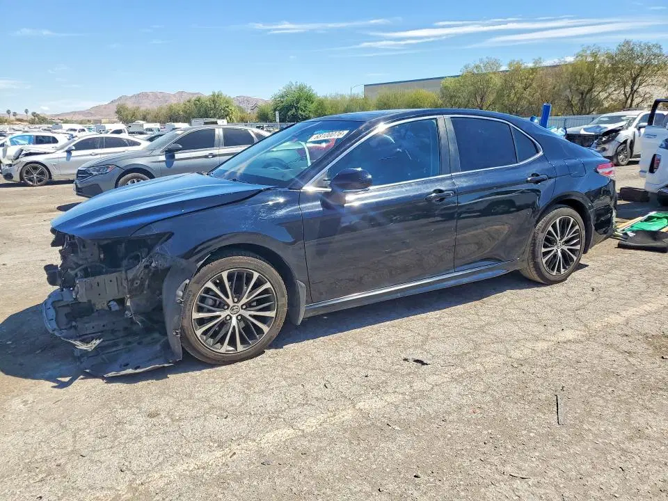 4T1B11HK8JU599429 — 2018 Toyota Camry, Front End, фото до ремонта