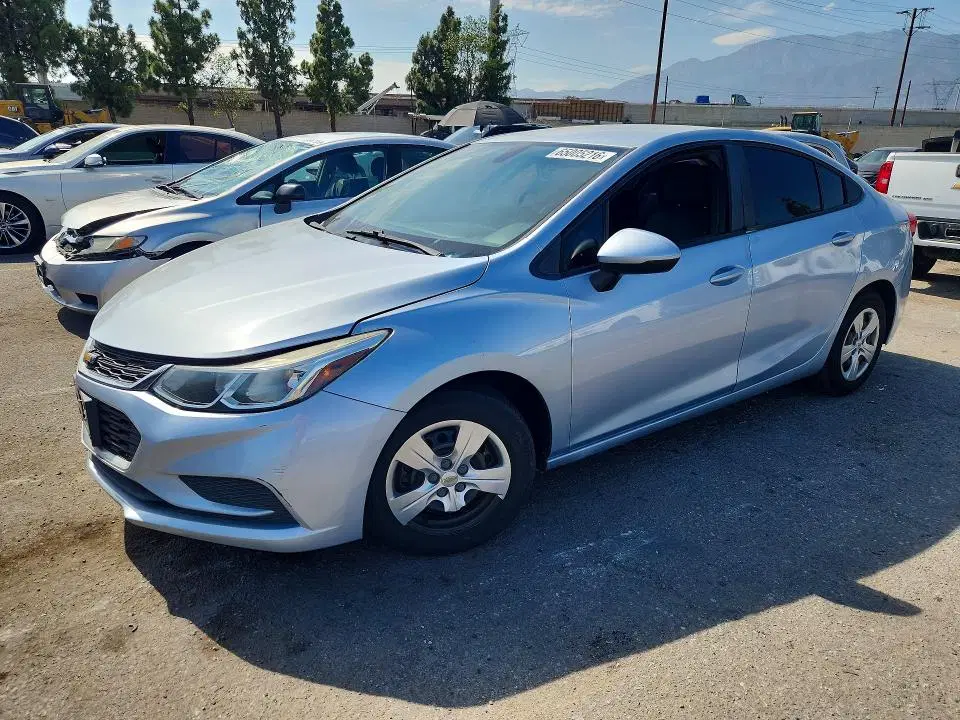 1G1BC5SM5H7152218 — 2017 Chevrolet Cruze, Minor Dent/scratches, фото до ремонта