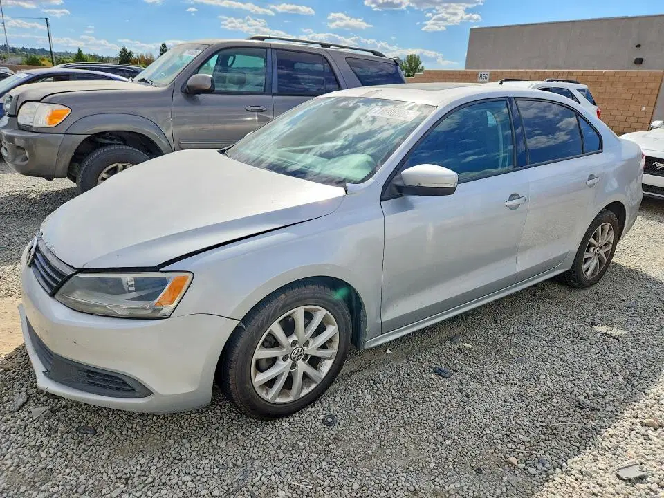 3VWDP7AJ1CM424377 — 2012 Volkswagen Jetta, FRONT END, фото до ремонта