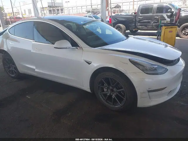 5YJ3E1EA6JF162143 — 2018 Tesla Model 3, Left Side, фото до ремонта