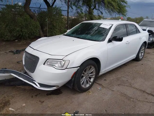 2015 Chrysler 300 Limited VIN 2C3CCAAG8FH802102 фото 2