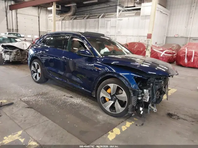 WA1LABGE6NB007418 — 2022 Audi E-Tron Premium Plus Quattro, Передняя часть (Front End), фото до ремонта