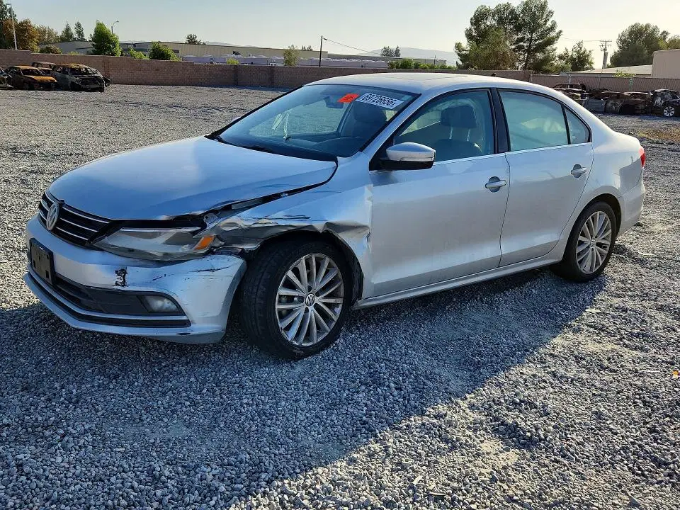 3VWD17AJ6FM333403 — 2015 Volkswagen Jetta, Передняя часть, фото до ремонта