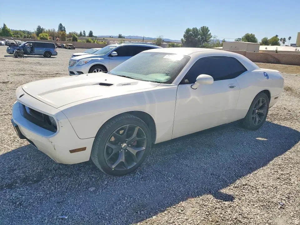 2B3CJ5DT4AH174521 — 2010 Dodge Challenger, FRONT END, фото до ремонта