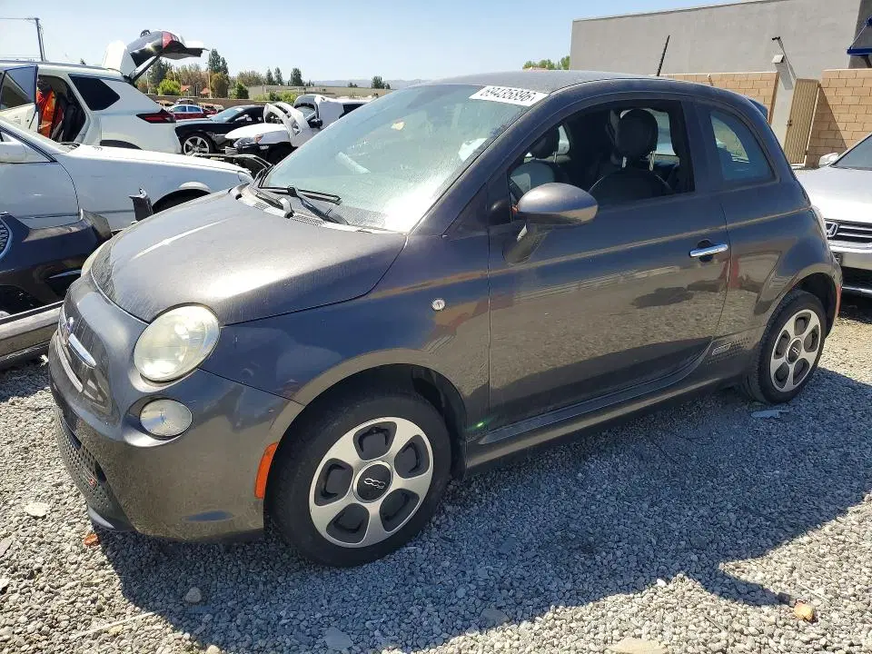 3C3CFFGE2FT749771 — 2015 Fiat 500, MINOR DENT/SCRATCHES, фото до ремонта