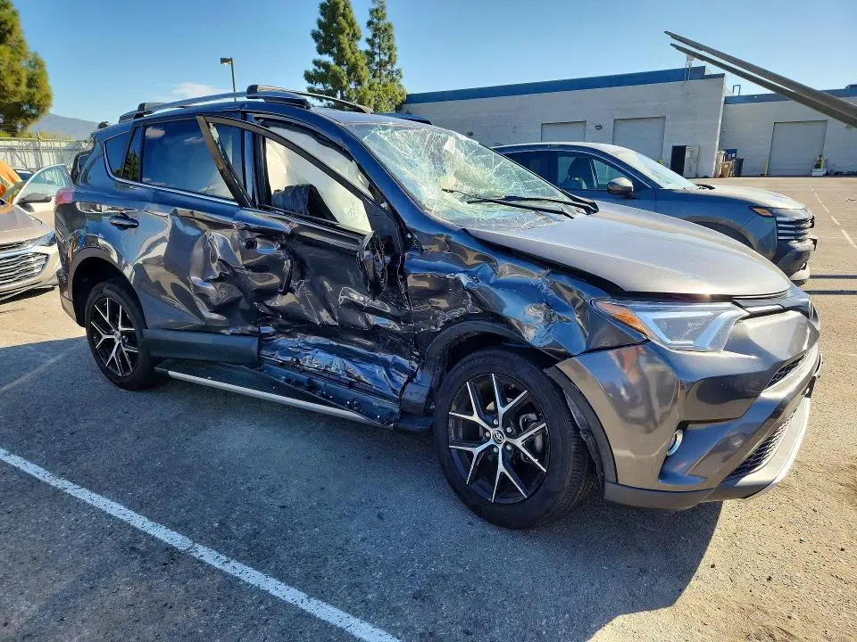 2017 Toyota RAV4 VIN JTMNFREV8HJ132118 фото 4