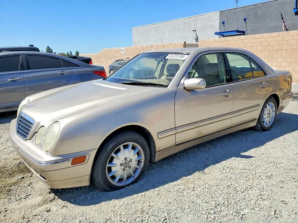 WDBJF65J1YB164220 — 2000 Mercedes-Benz E, REAR END, фото до ремонта