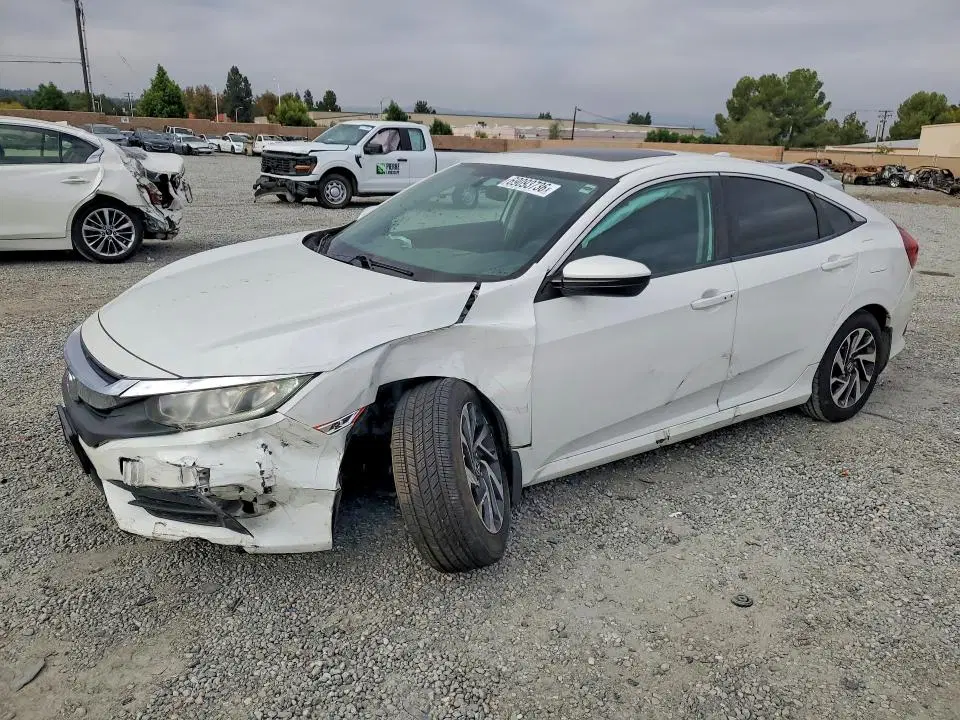 2HGFC2F70HH558702 — 2017 Honda Civic, Передняя часть, фото до ремонта