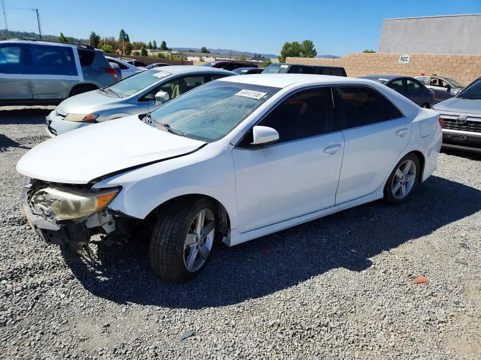 4T1BF1FK0EU425221 — 2014 Toyota Camry, Передняя часть (Front End), фото до ремонта