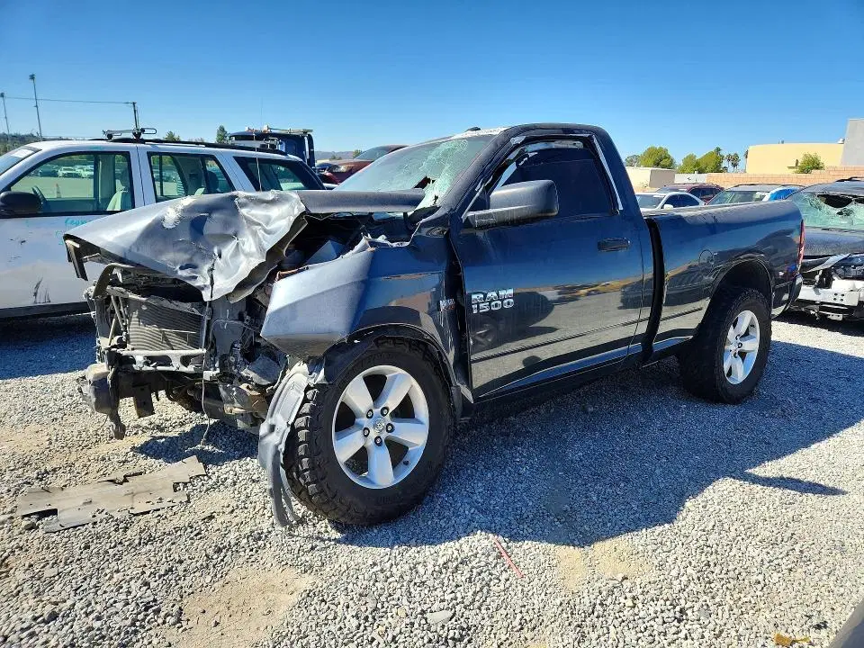 3C6JR6AT2GG206343 — 2016 RAM 1500, Передняя часть, фото до ремонта