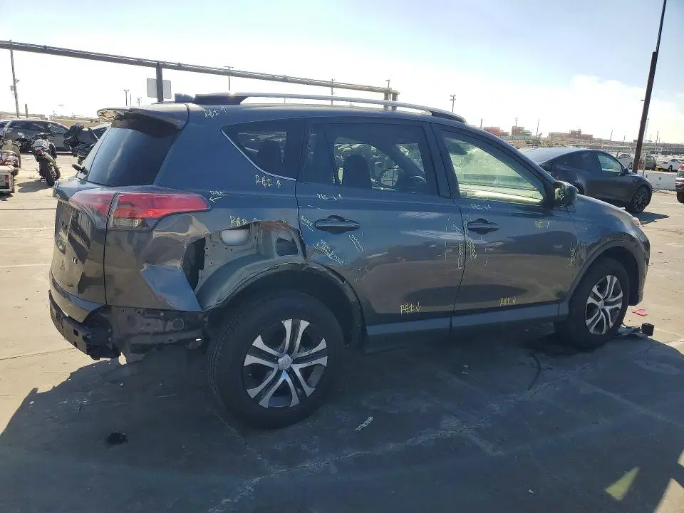2017 Toyota RAV4 VIN JTMZFREV1HJ100743 фото 3