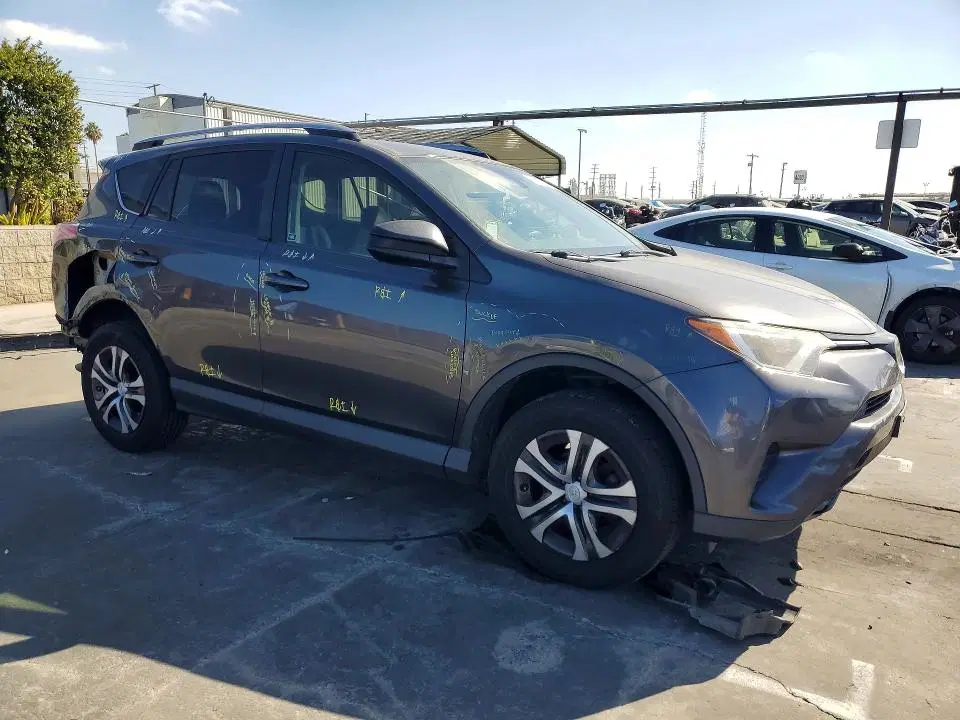 2017 Toyota RAV4 VIN JTMZFREV1HJ100743 фото 4