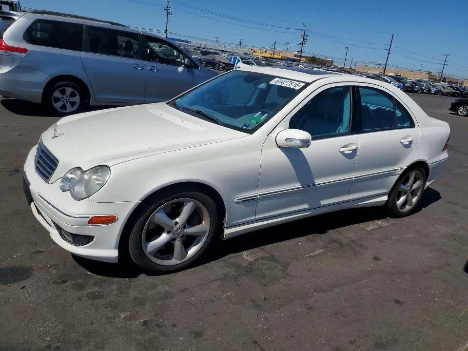 WDBRF40J55A707956 — 2005 Mercedes-Benz C, Мелкие вмятины и царапины (Minor Dent/Scratches), фото до ремонта