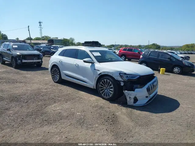 WA1VAAGE3KB006032 — 2019 Audi E-tron Premium Plus, Right Front, фото до ремонта